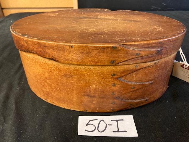 Four Finger Oval Mt. Lebanon Shaker Pantry Box: Four finger oval Mt. Lebanon shaker pantry box with lid. Small 0.75" gouge on top of lid. 2.75" piece missing on rim of lid. 10"l x 7.5"w x 3.25"h with lid. Please read the Terms and Conditions of thi