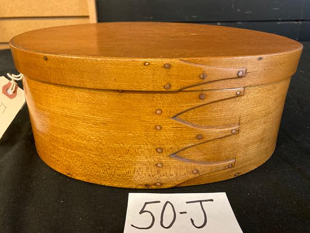 Four Finger Oval Mt. Lebanon Shaker Pantry Box: Four finger oval Mt. Lebanon shaker pantry box with lid. Small 0.75" slit/crack on rim of lid. 10"l x 7.25"w x 4"h with lid. Please read the Terms and Conditions of this auction thoroughly for IMPORTA