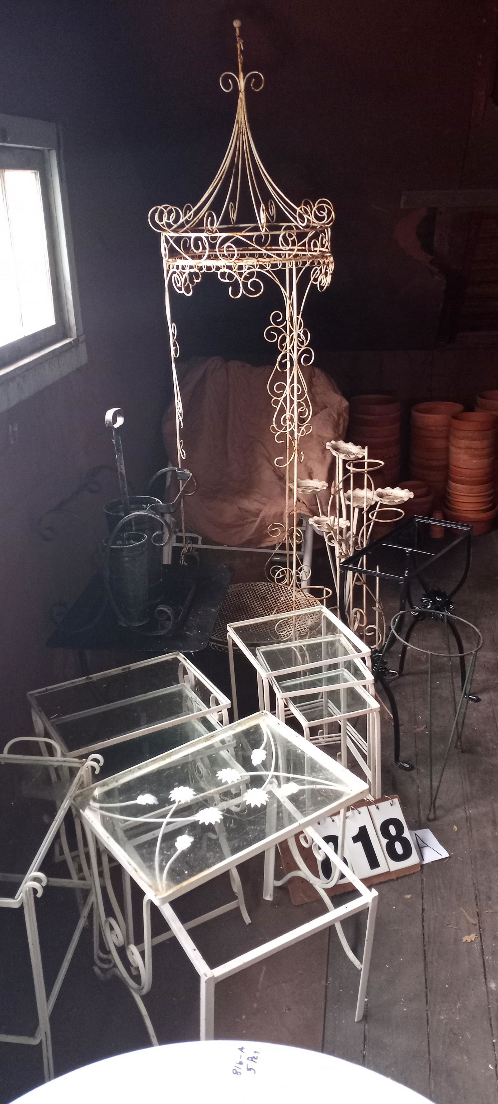 18 Miscellaneous Pieces of Iron and Metal Outdoor Furniture: 18 miscellaneous pieces of iron and metal outdoor furniture. Please read the Terms and Conditions of this auction thoroughly for IMPORTANT bidder information.