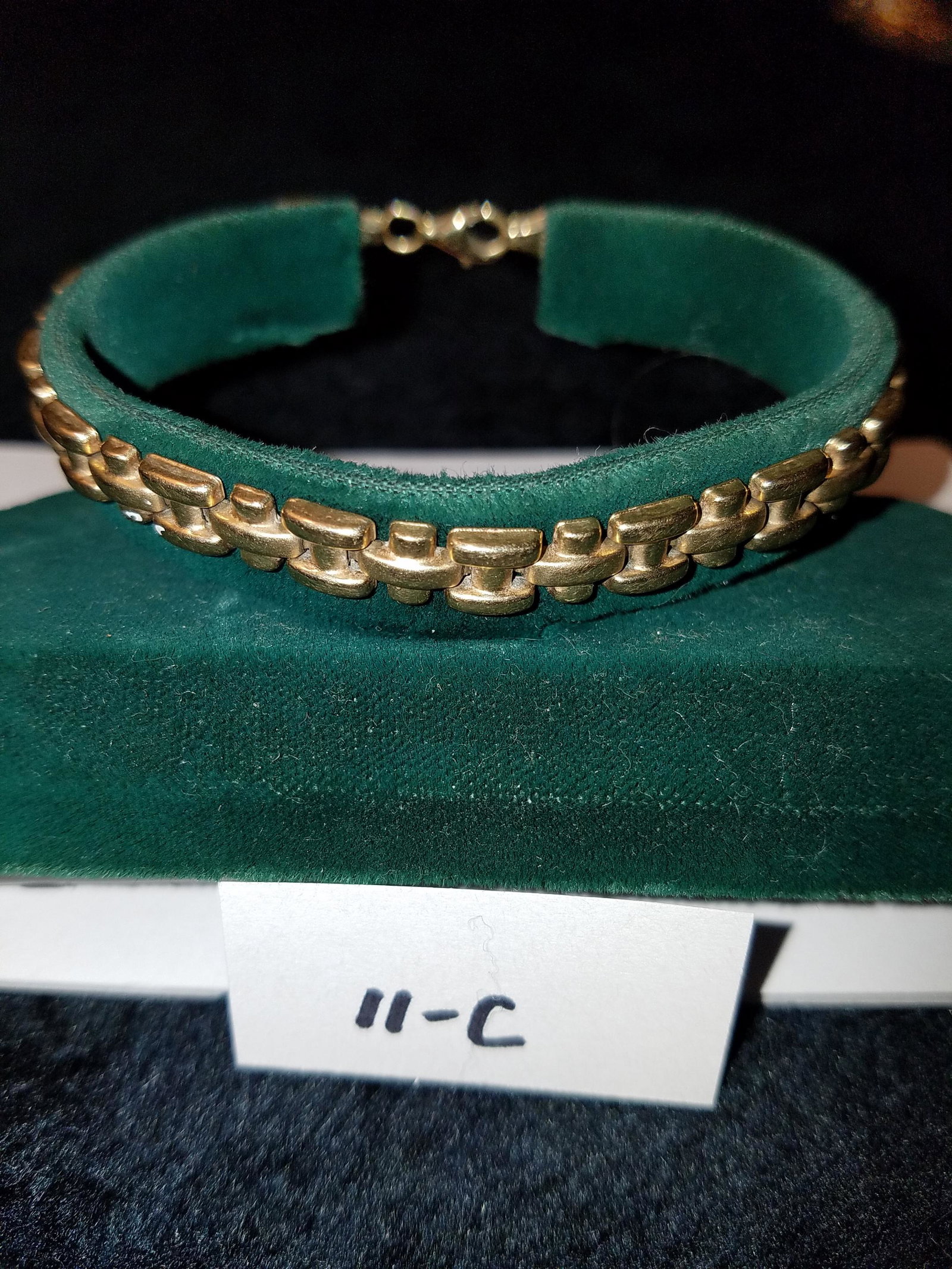 Estate 10K Gold Bracelet: Nice estate marked 10K gold bracelet. Bracelet is 7.25 inches long. 3.2 dwt total weight. From the Hinkle Estate of Truxton, NY. Please read the Terms and Conditions of this auction thoroughly for IMP