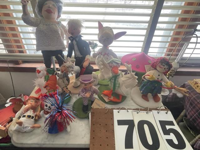 12 Estate Annalee Figurines: 12 estate Annalee figurines in excellent condition. This one owner collection was loved for many years and collected over 80+ years. This is the first time it is being offered for sale. Many have the
