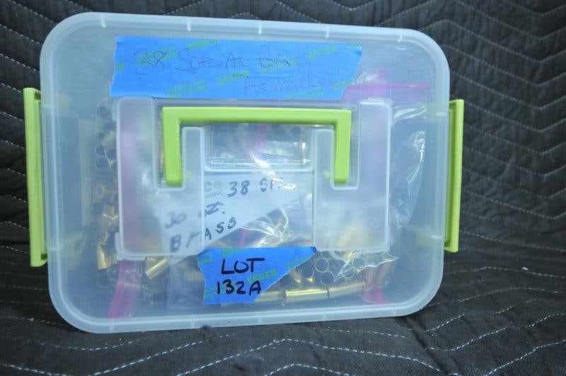 38 Special Brass: 38 Special brass. Approximately 330 casings, cleaned and deprimed. Mixed headstamps. See photos.
