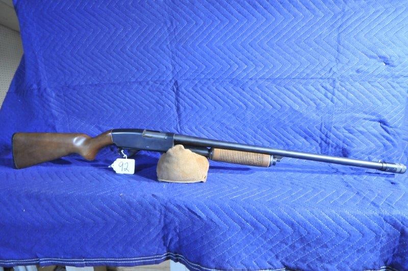 Springfield/Savage Arms Model 67F: Springfield/Savage Arms Model 67F. 12 gauge, 2.75" and 3". 26" barrel. Adjustable choke. Nice condition, with some wear marks on the forend and stock. NSN.