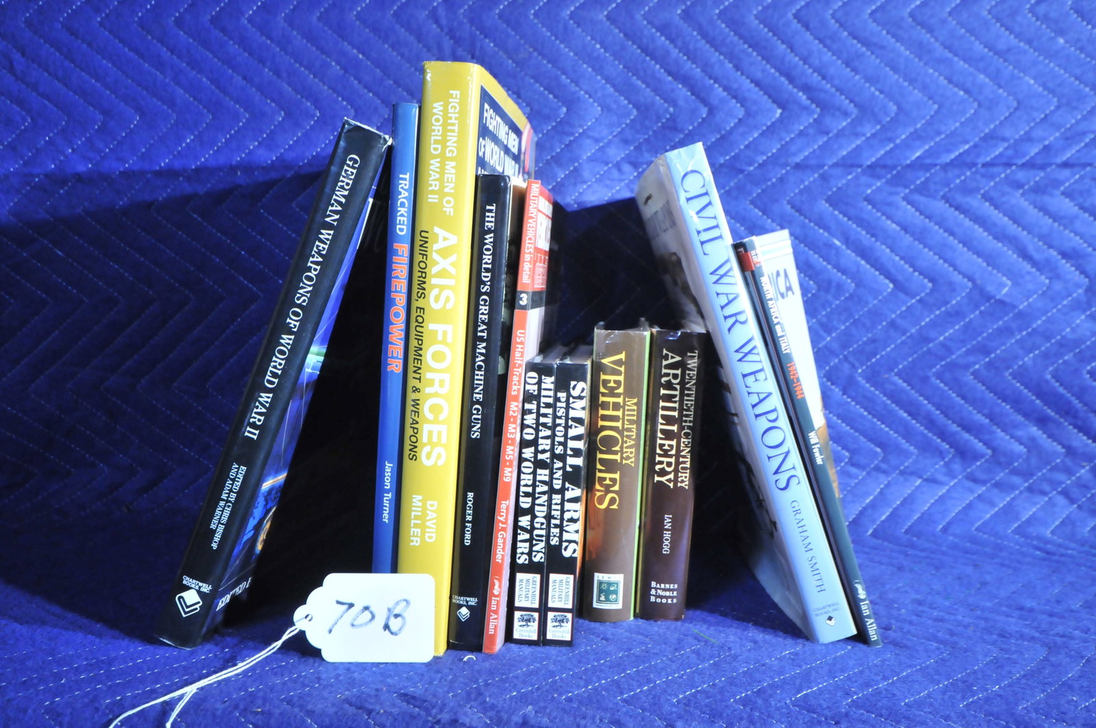 Military Weapons and History WWII: Military Weapons and History WWII. 11 books. See photos.