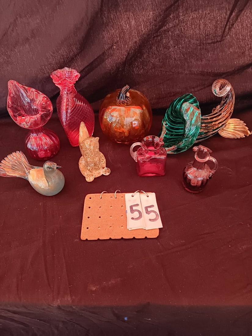 8 Estate Vintage Glass Pieces: 1- Signed Horchow Italy hand blown controlled bubble squirrel with 24k gold flakes, 1- hand blown vintage controlled bubble cornucopia with gold flakes, 1- hand blown bird with gold flakes, 1- Signed 