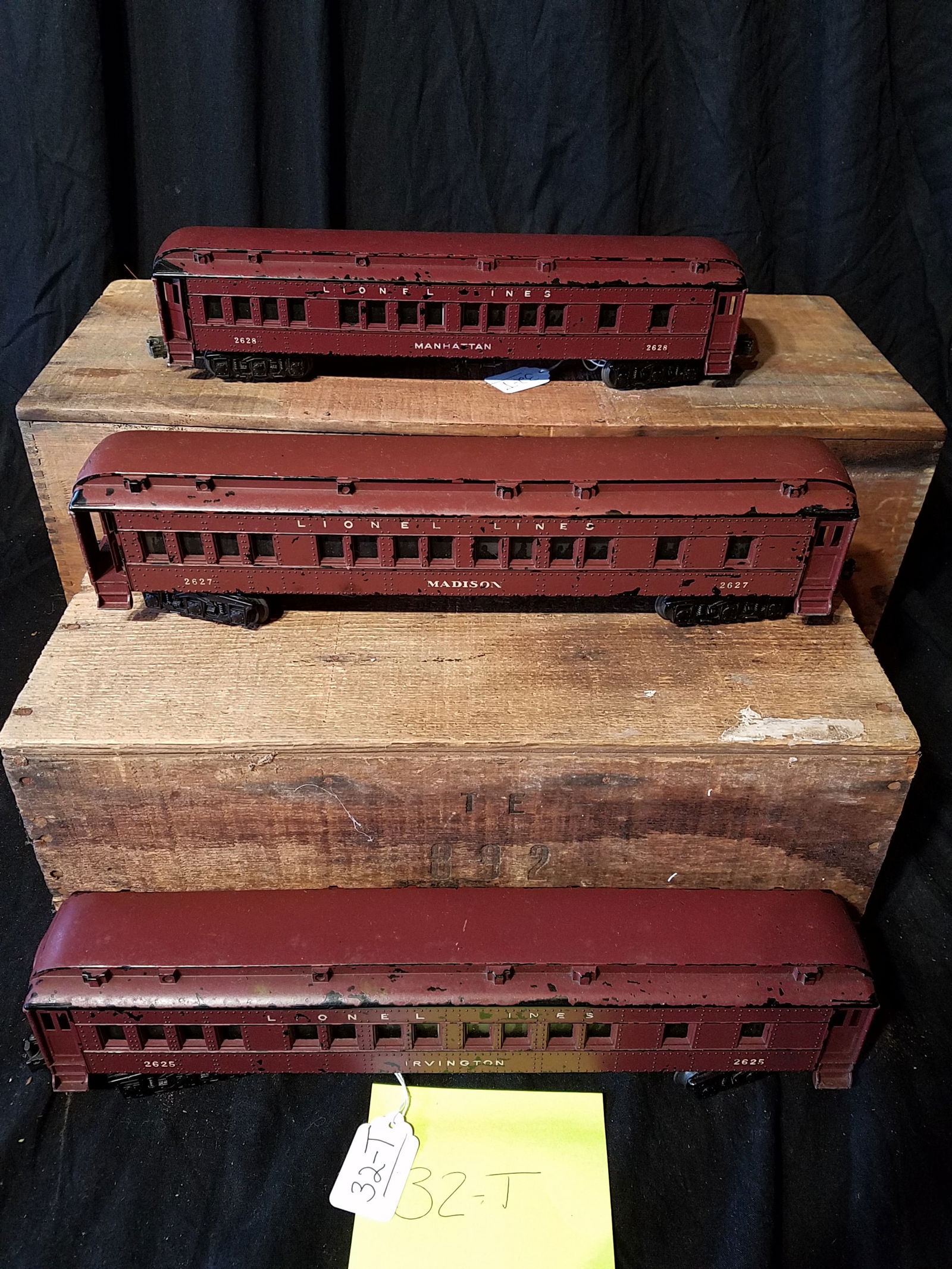 Three Lionel Train Cars (1 of 4)