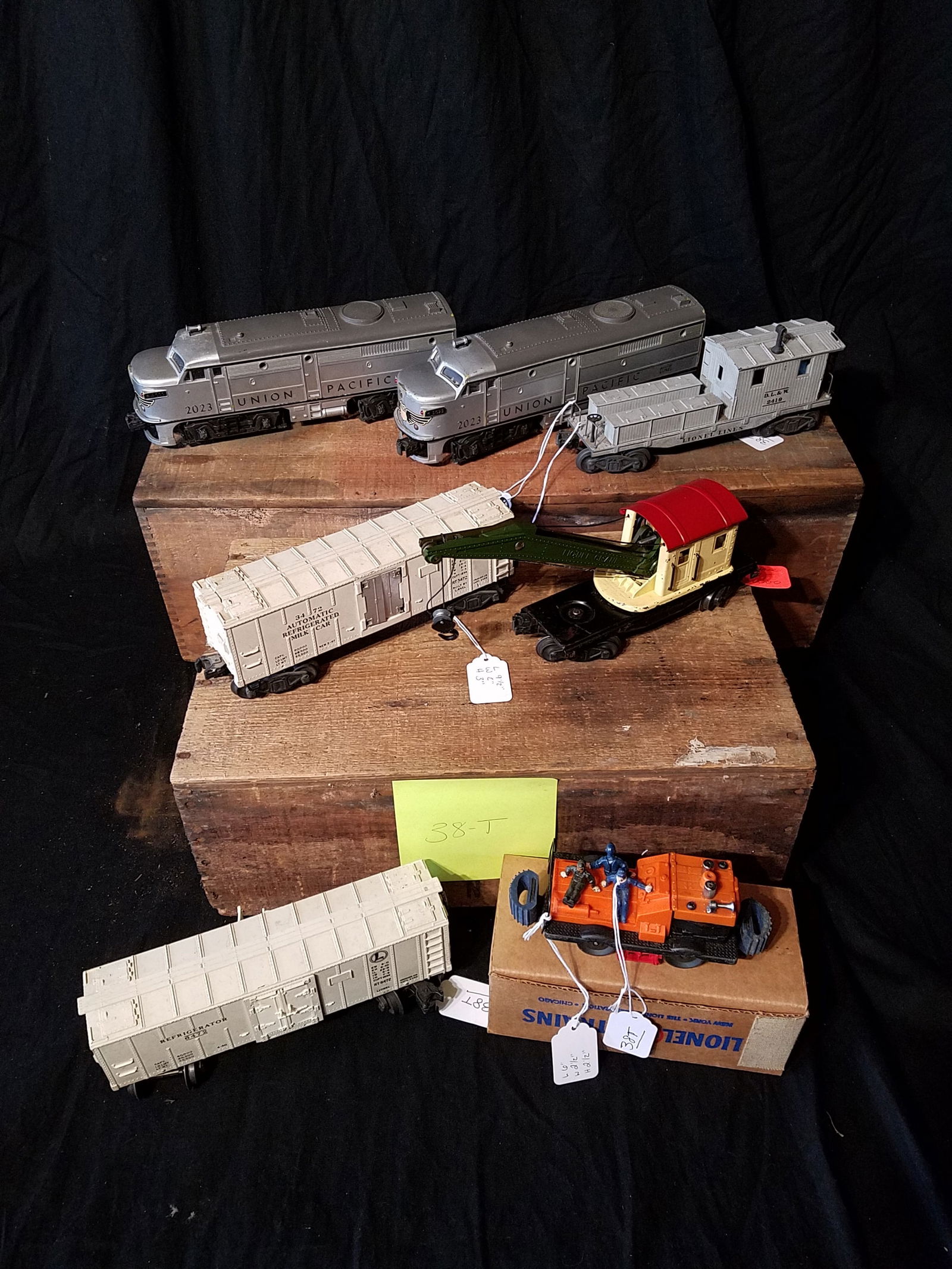 Seven Lionel Train Cars (1 of 4)
