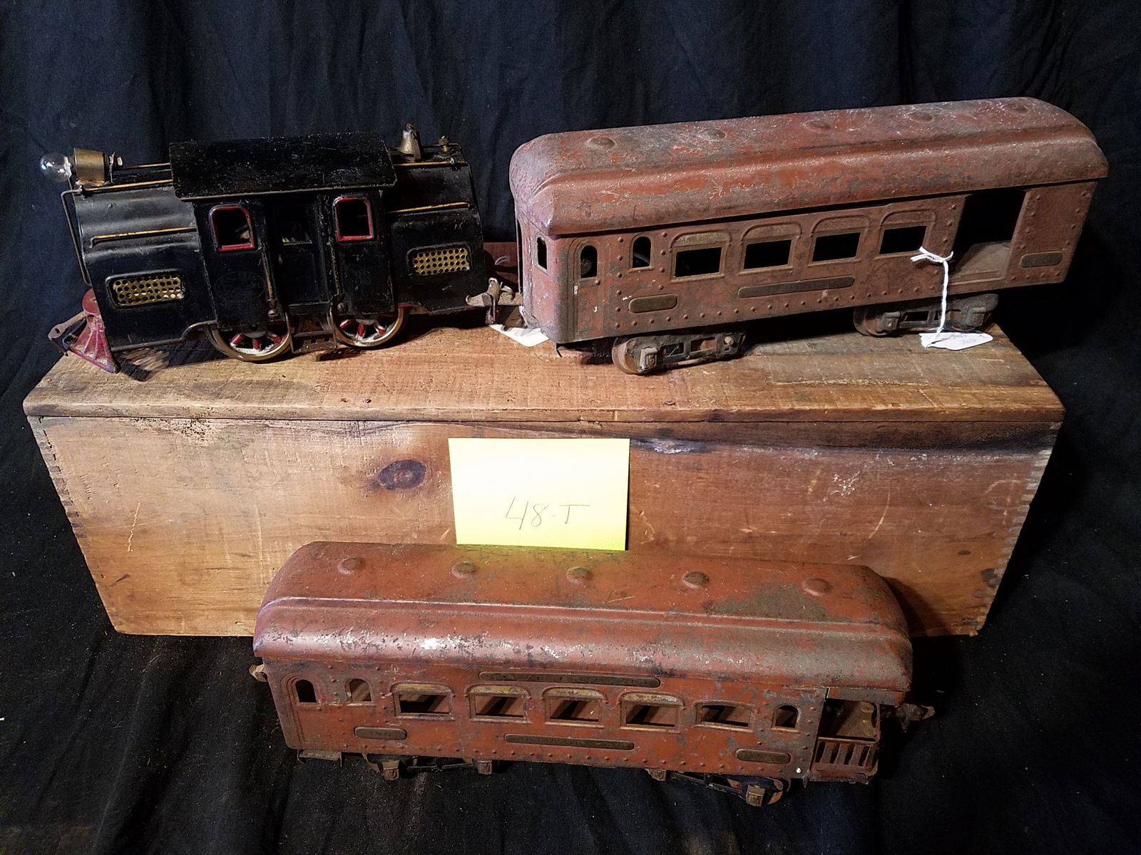 One Lionel and Two Ives Train Cars (1 of 5)
