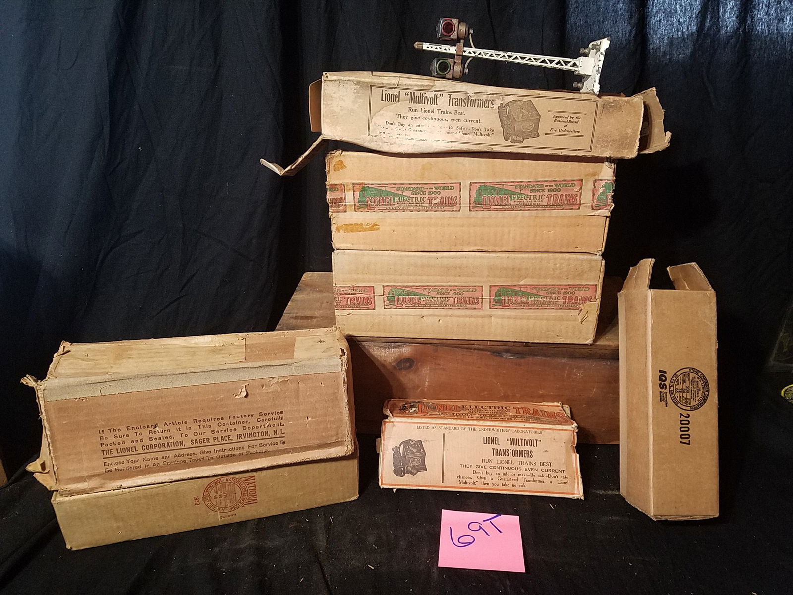 Eight Assorted Lionel and American Flyer Train Boxes (1 of 4)