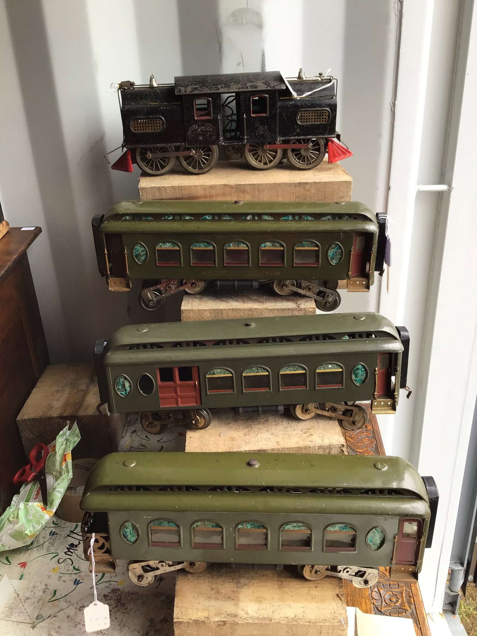 Four Piece Lionel N.Y. Central Standard Gauge (1 of 9)