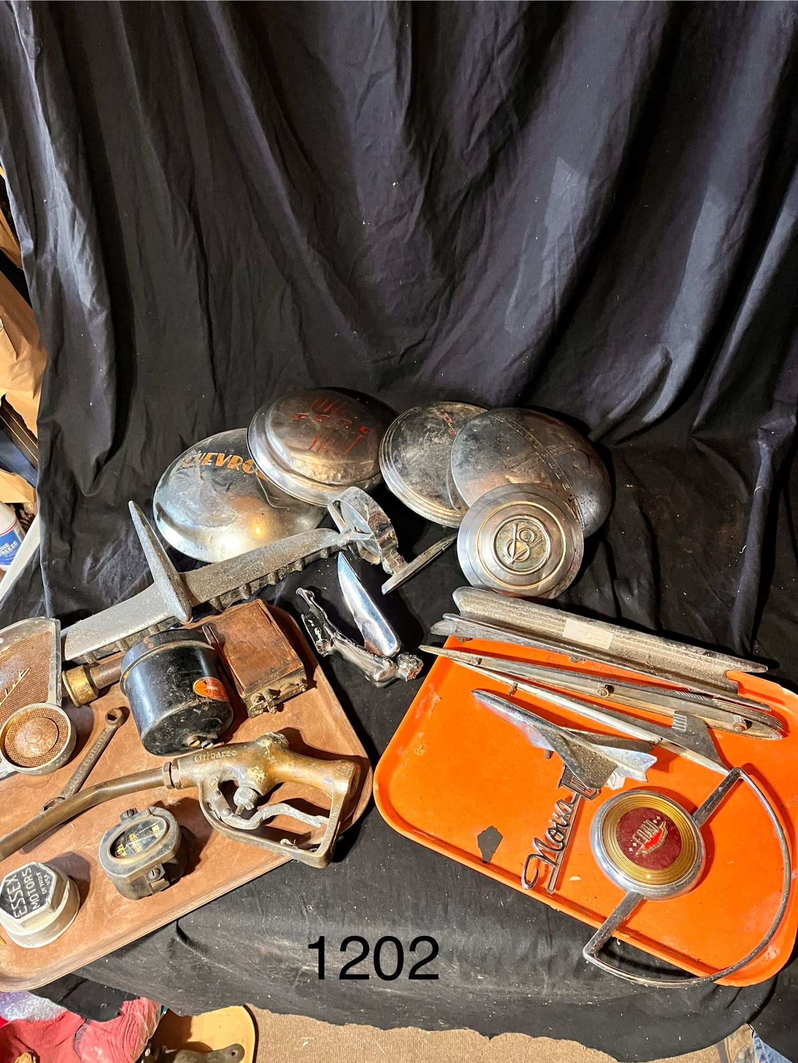 22 Vintage Automotive Metal and Wood Items (1 of 9)