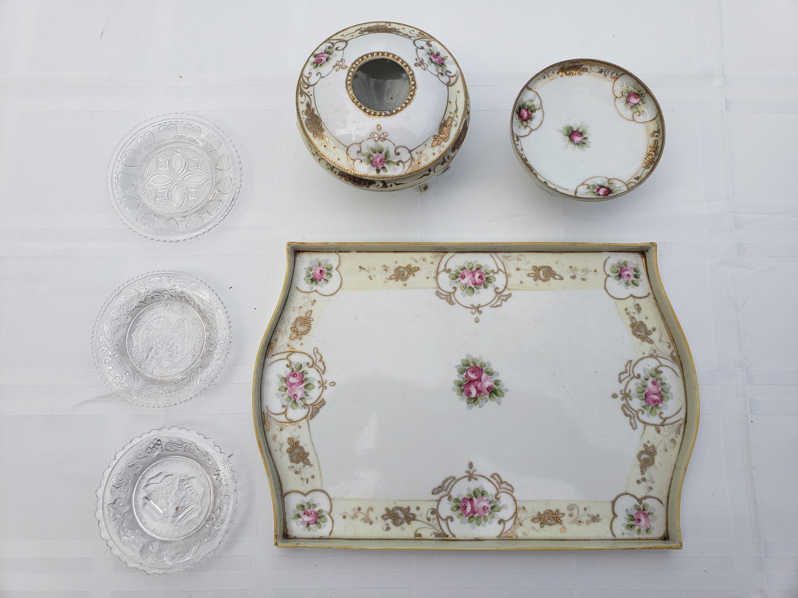 Ten Vintage Glass and Porcelain Items (1 of 10)