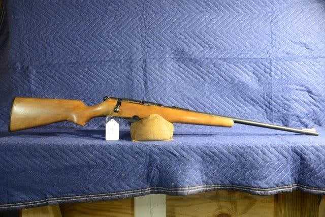 Savage Arms Springfield 840: Savage Arms Springfield 840. Bolt action magazine fed 222 Remington. 24" barrel, very nice condition. Serial No. 148856.