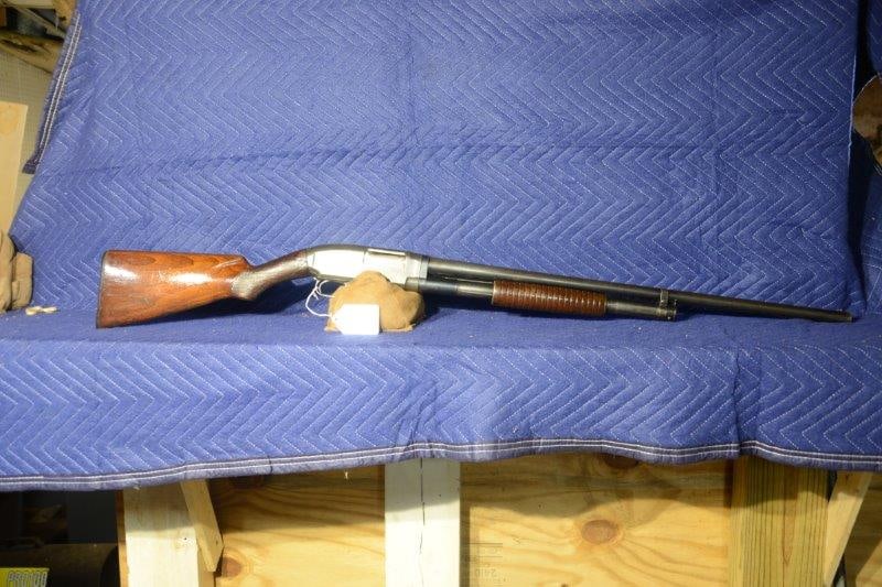 Winchester Model 12: Winchester Model 12. 12 gauge pump shotgun. 2.75" mod. 28" barrel. No pitting but finish worn, only 65% finish remaining. Serial No. 672077.