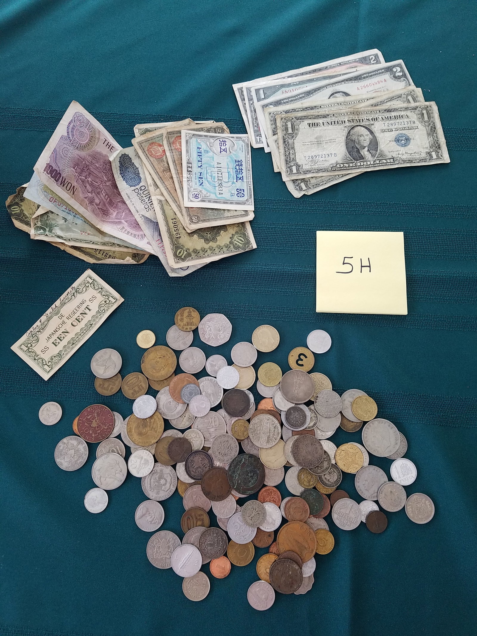 Large Collection of Foreign Coins and Paper Currency: Large collection of foreign coins and paper currency. See photos.