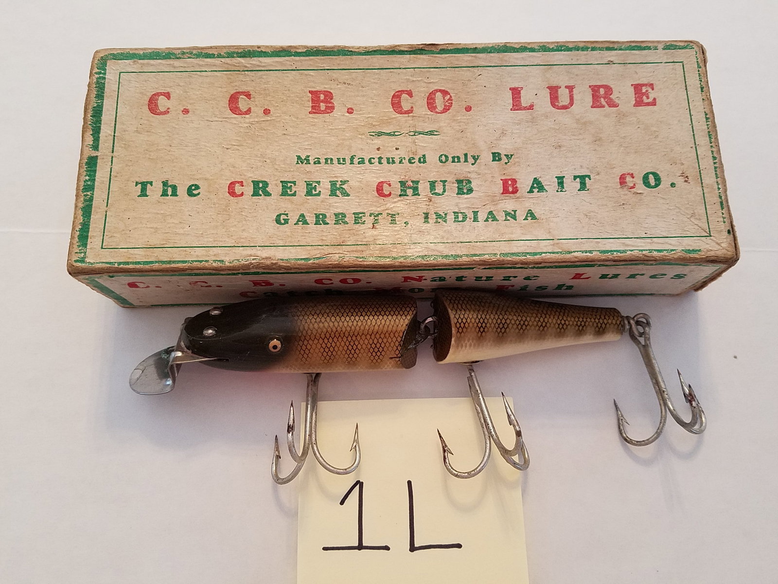 Vintage Creek Chub Bait Company Pikie Fishing Lure: Vintage Creek Chub Bait Company Pikie fishing lure in the original box. 6" long. See photos.