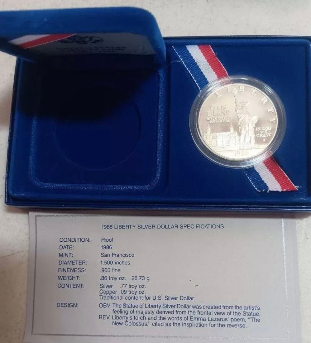 1986 US Statue of Liberty Silver Dollar Proof Coin in Box: 1986 US Statue of Liberty silver dollar proof coin in box. See photos.