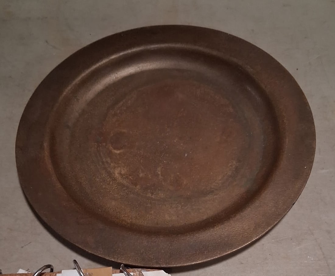 Tiffany Studios Plate: Tiffany Studios plate. 9" diameter. See photos.