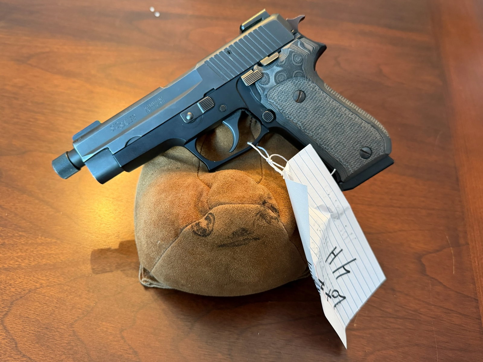 Sig Sauer P220 (1 of 2)