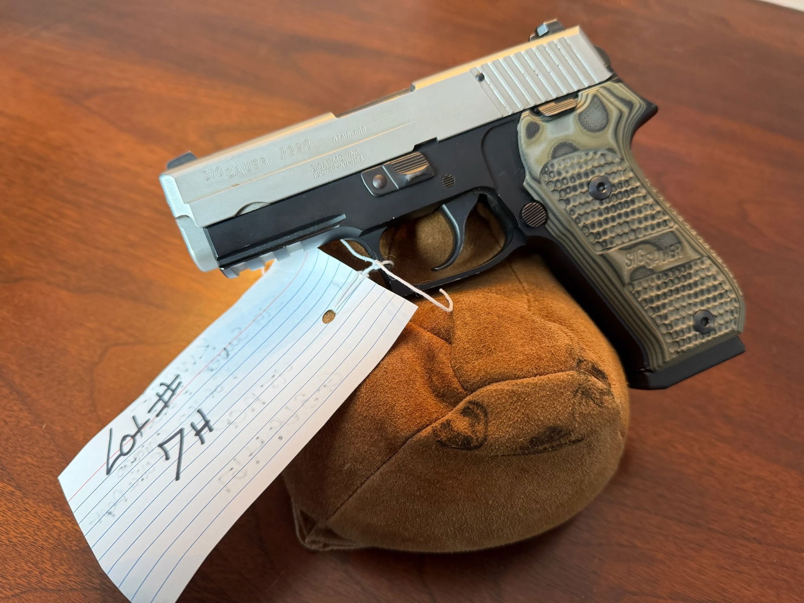 Sig Sauer P220 Chicago Police Dept. Edition: Sig Sauer P220 Chicago Police Dept. Edition. 45 ACP. Engraved with the Chicago Police Dept. Logo. Marked 1 of 100. EXETER-NH-USA. Serial No. G369467. See photos.