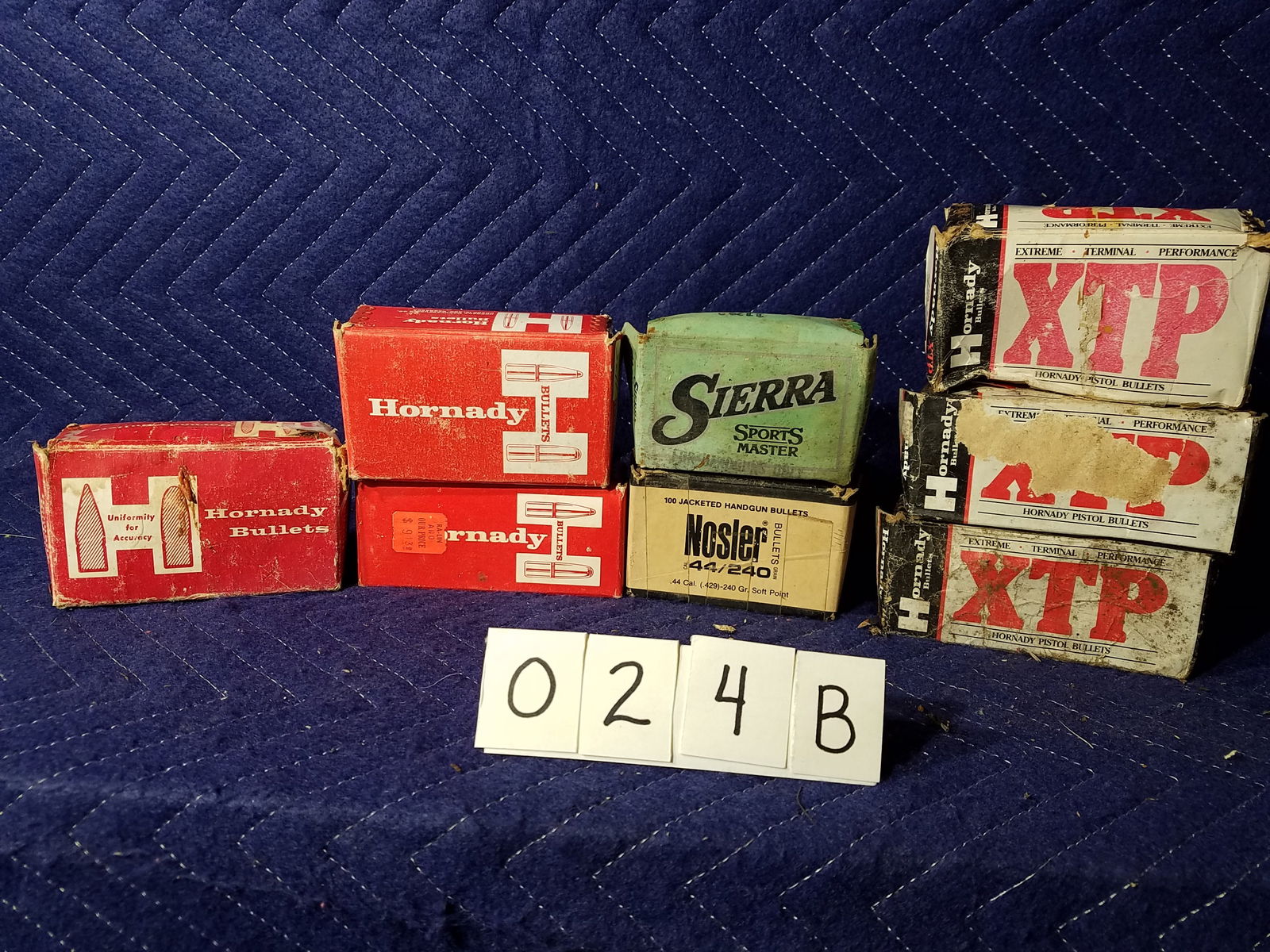 44 Caliber Bullets: 44 caliber bullets. Various manufacturers. See photos.