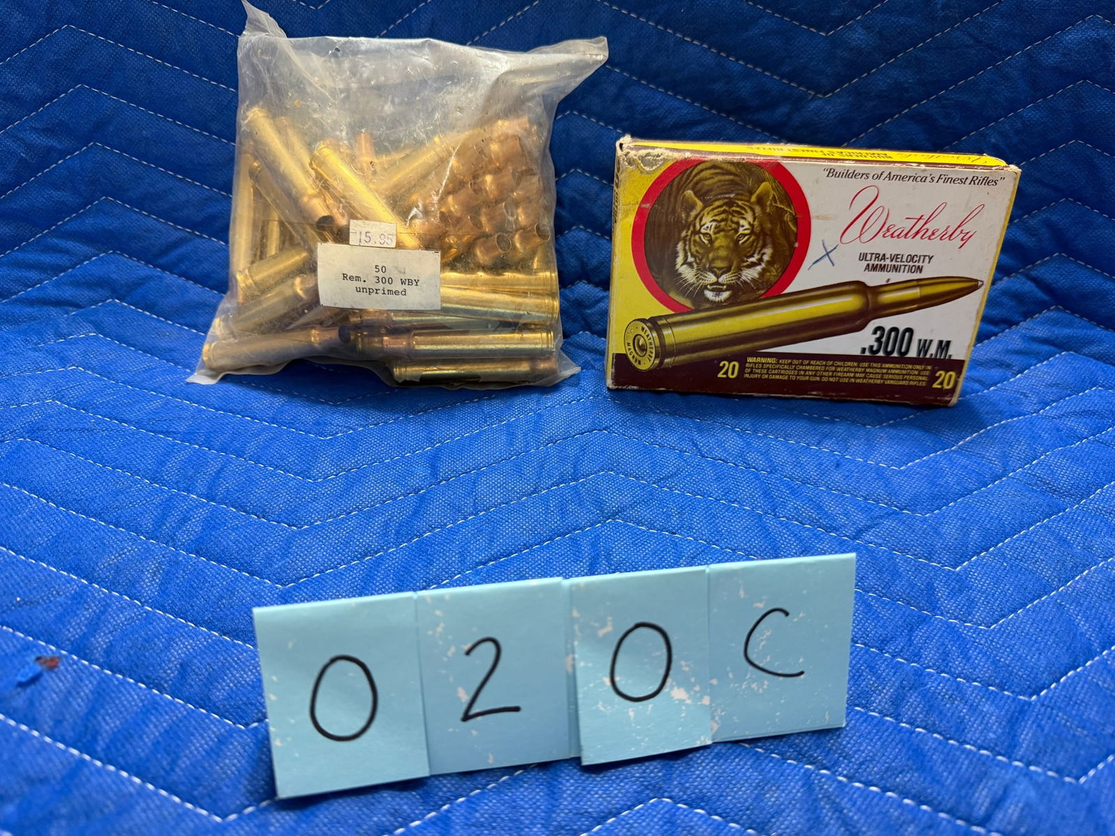 300 Weatherby Magnum Brass: 300 Weatherby Magnum brass casings. One bag of 50 deprimed brass casings. One vintage box of 20 once fired brass casings. See photos.