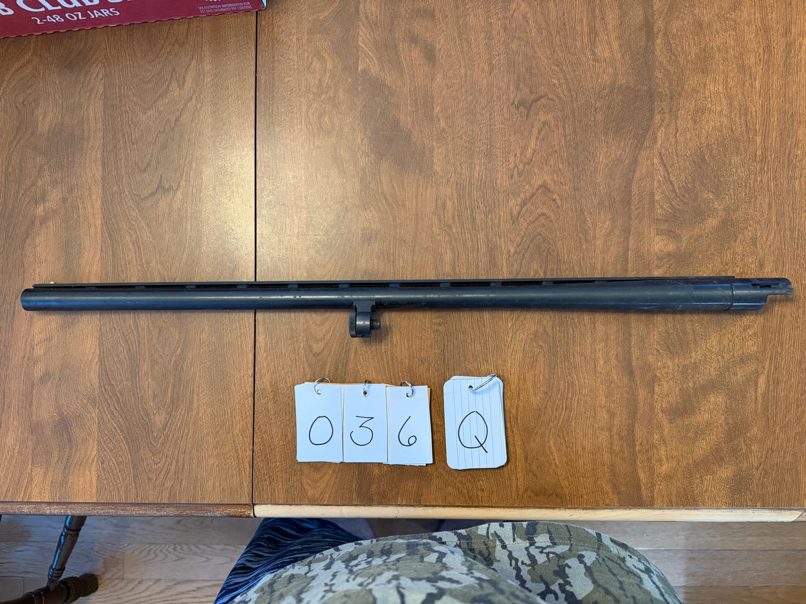 Mossberg 12 Gauge Vent Rib Barrel: Mosberg 12 gauge vent rib barrel. 28" long, Accu-choke. For 2.75" and 3" shells. Minor surface rust. See photos.