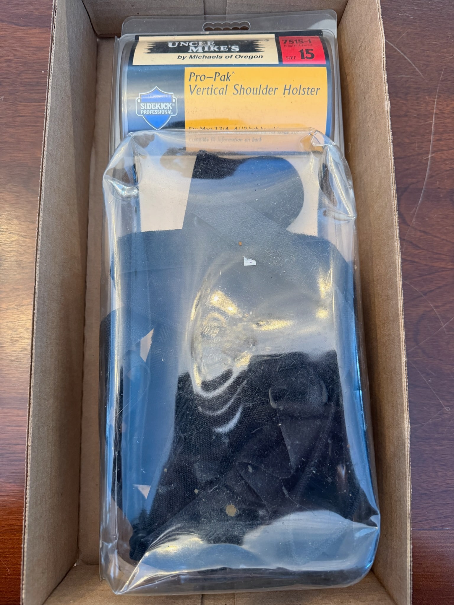 Two Large Auto Handgun Holsters: Two large auto handgun holsters. One Uncle Mikes Pro-Pak Vertical Shoulder Holster. One Uncle Mike's Sidekick Hip holster. Both right hand. New in the packaging. See photos.