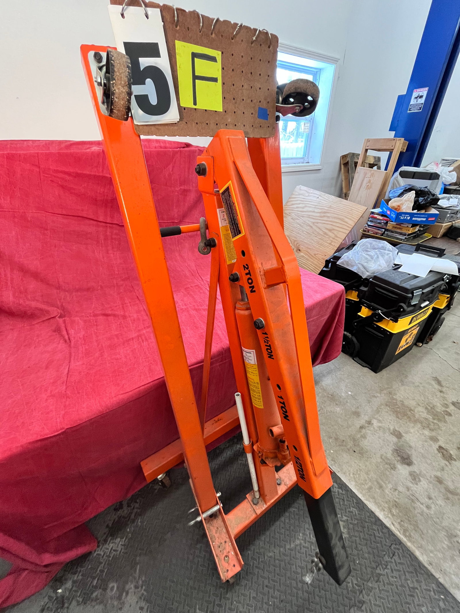 Like New Central Hydraulics Engine Hoist - 4