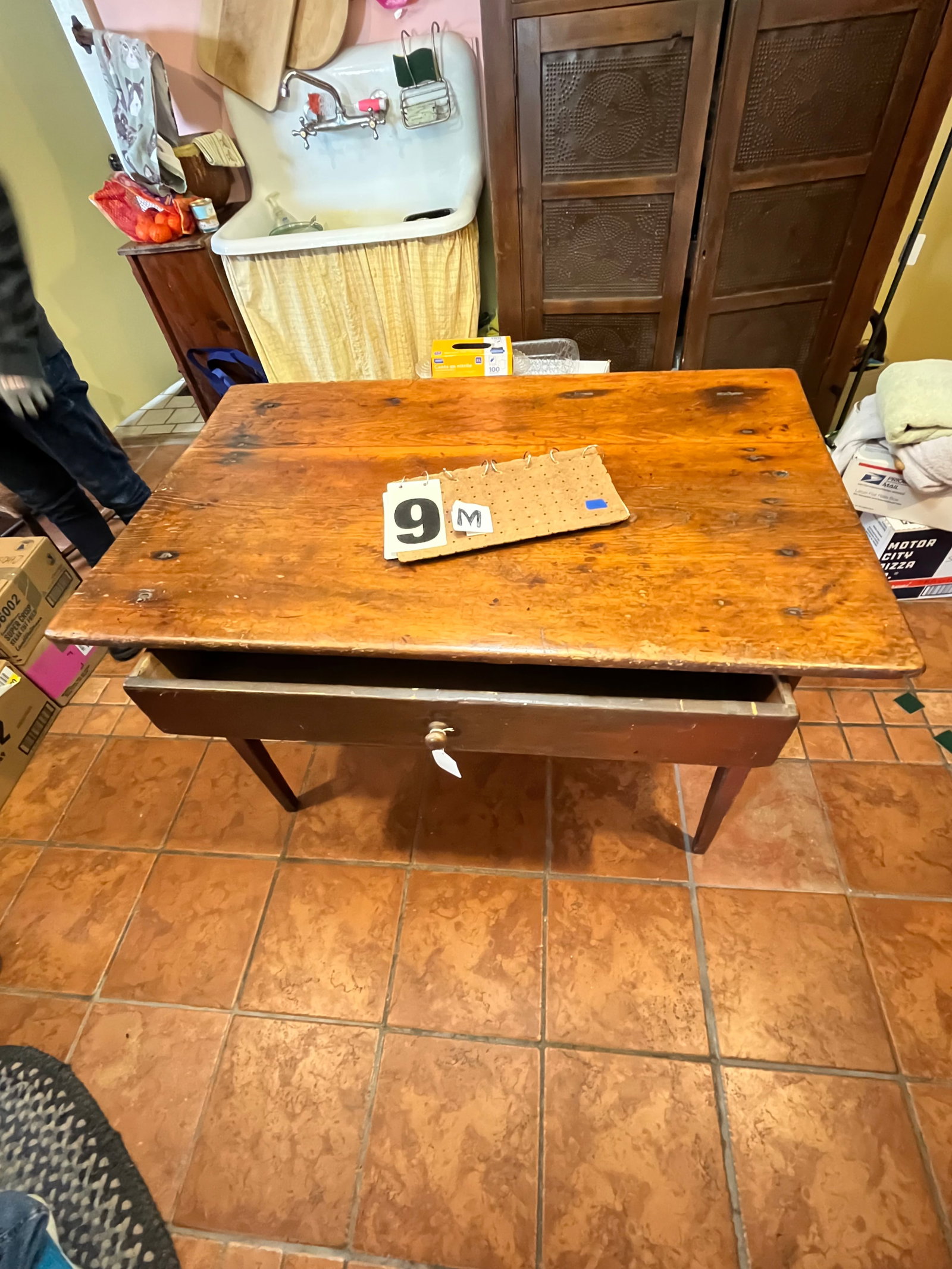 Circa 1790s One Drawer Tavern Table - 3