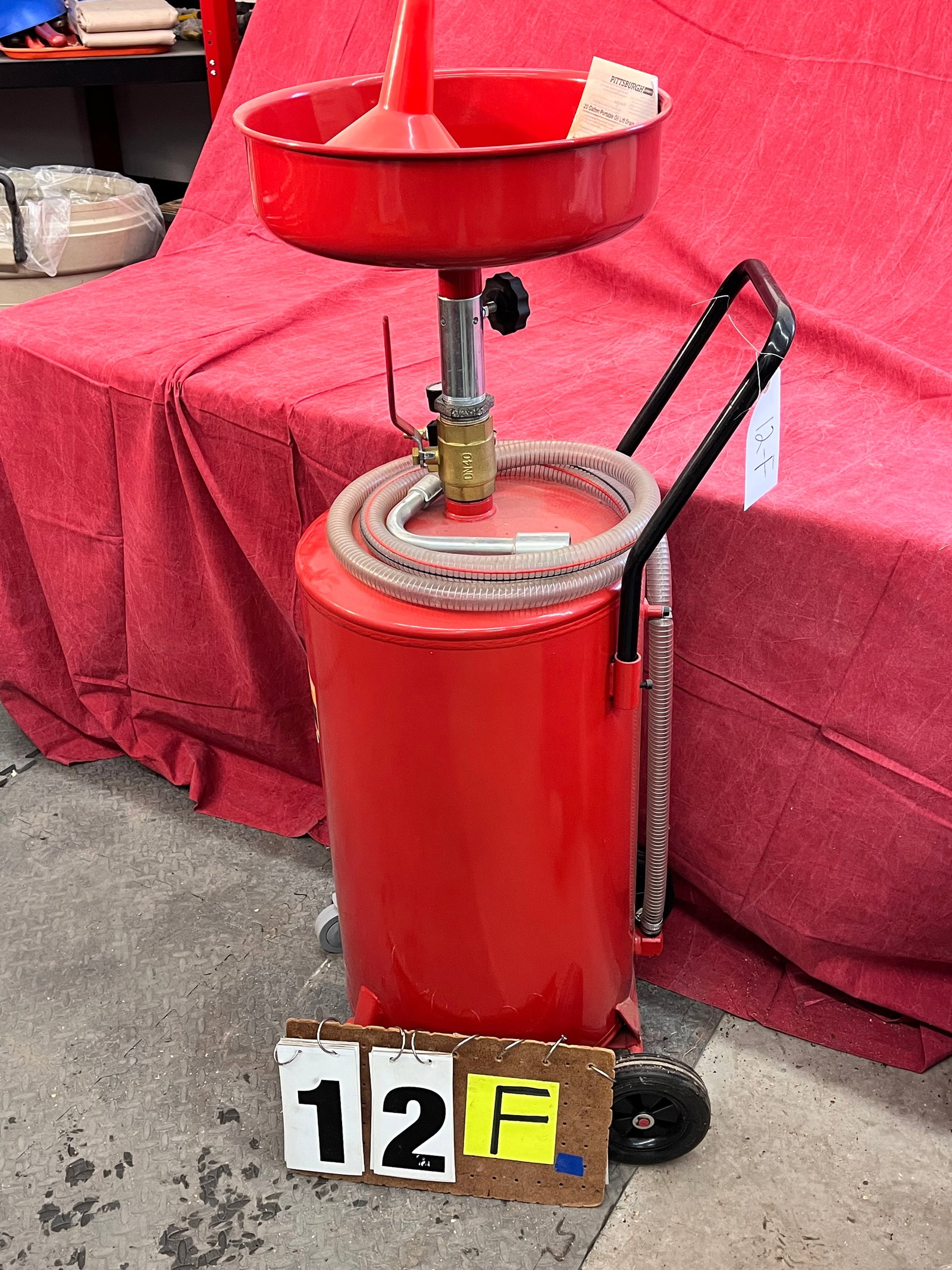 Like New Pittsburgh 20 Gallon Lift Drain on Wheels: Like new Pittsburgh 20 gallon lift drain on wheels. 14.75" dia. x 44"h. See photos. Please read the Terms and Conditions of this auction THOROUGHLY for IMPORTANT bidder information.