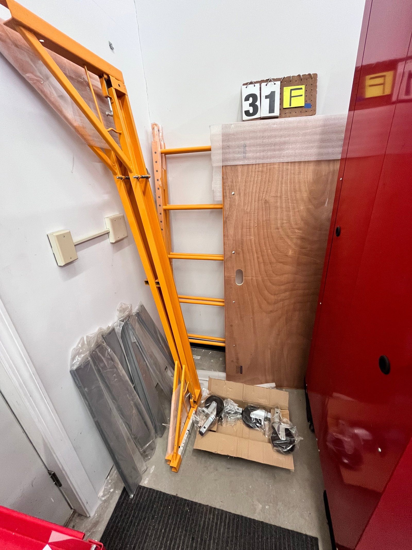 New UST Multi-Purpose Scaffolding: New in the box UST Multi-Purpose Scaffolding. Never used. See photos. Please read the Terms and Conditions of this auction THOROUGHLY for IMPORTANT bidder information.