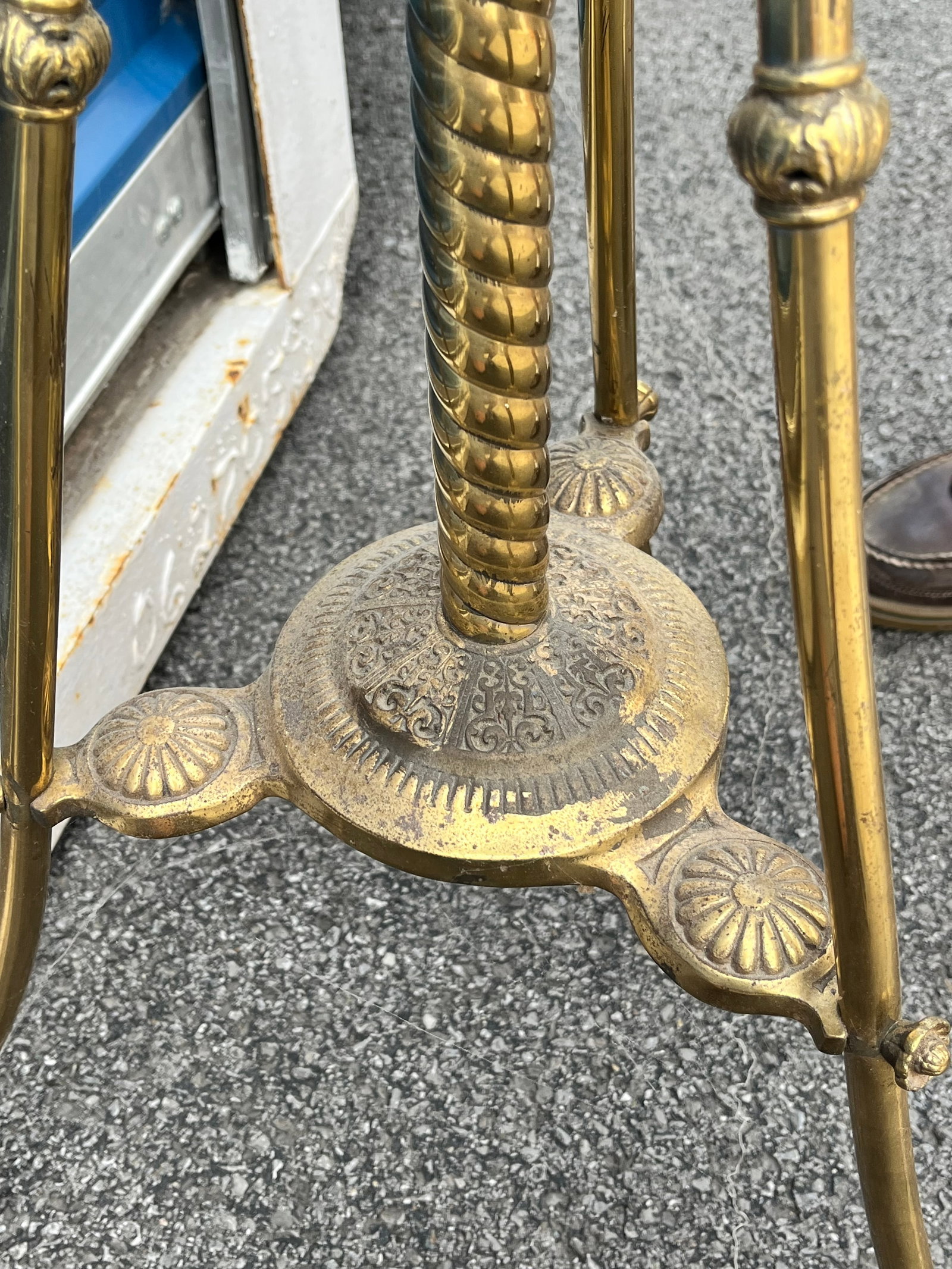 Fancy 1890s Electrified Kerosene Lamp - 5
