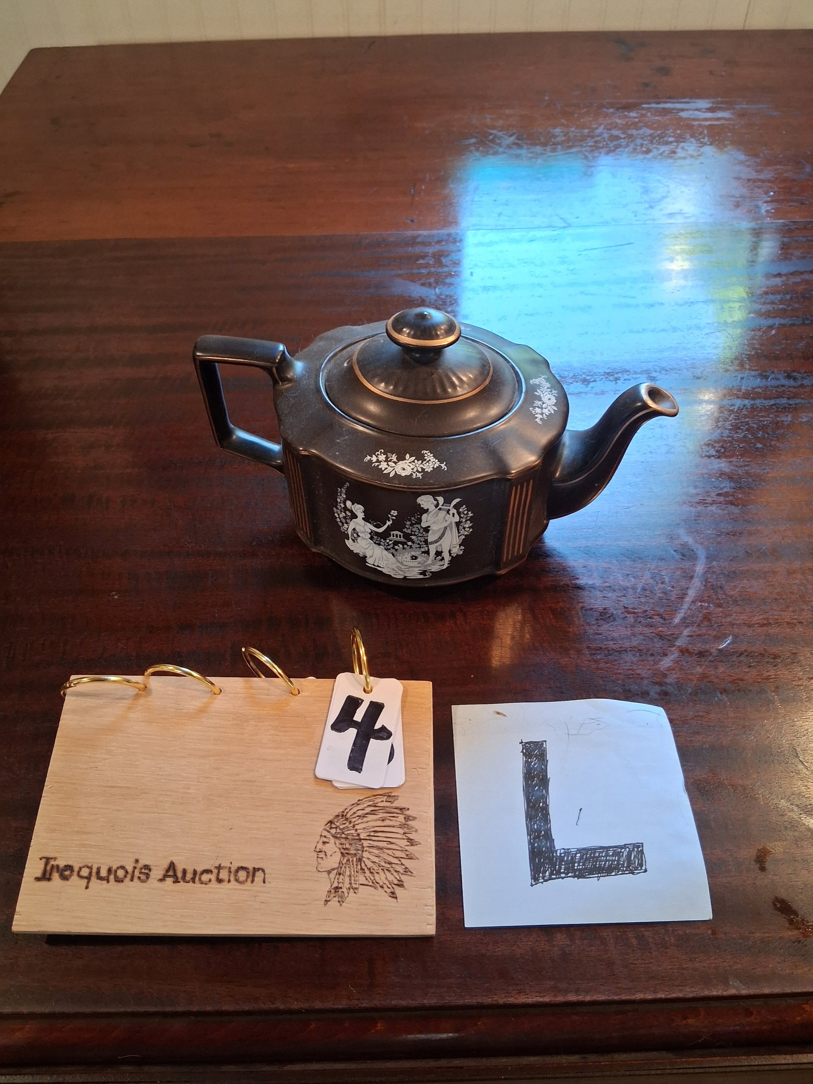 Signed Sadler Teapot with Courting Scene (1 of 4)