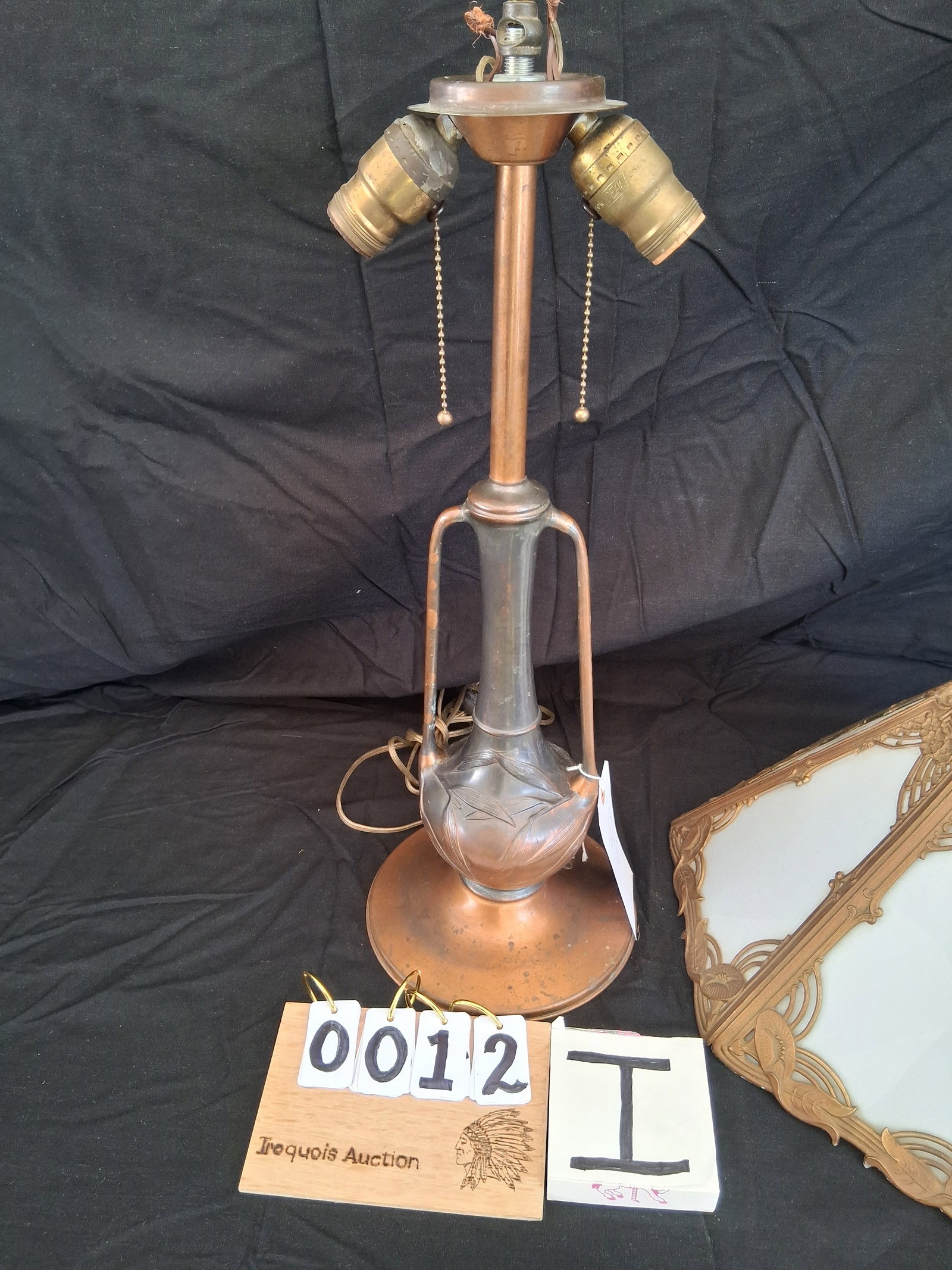1900s Unsigned Pittsburgh Seven Glass Panel Lamp - 10
