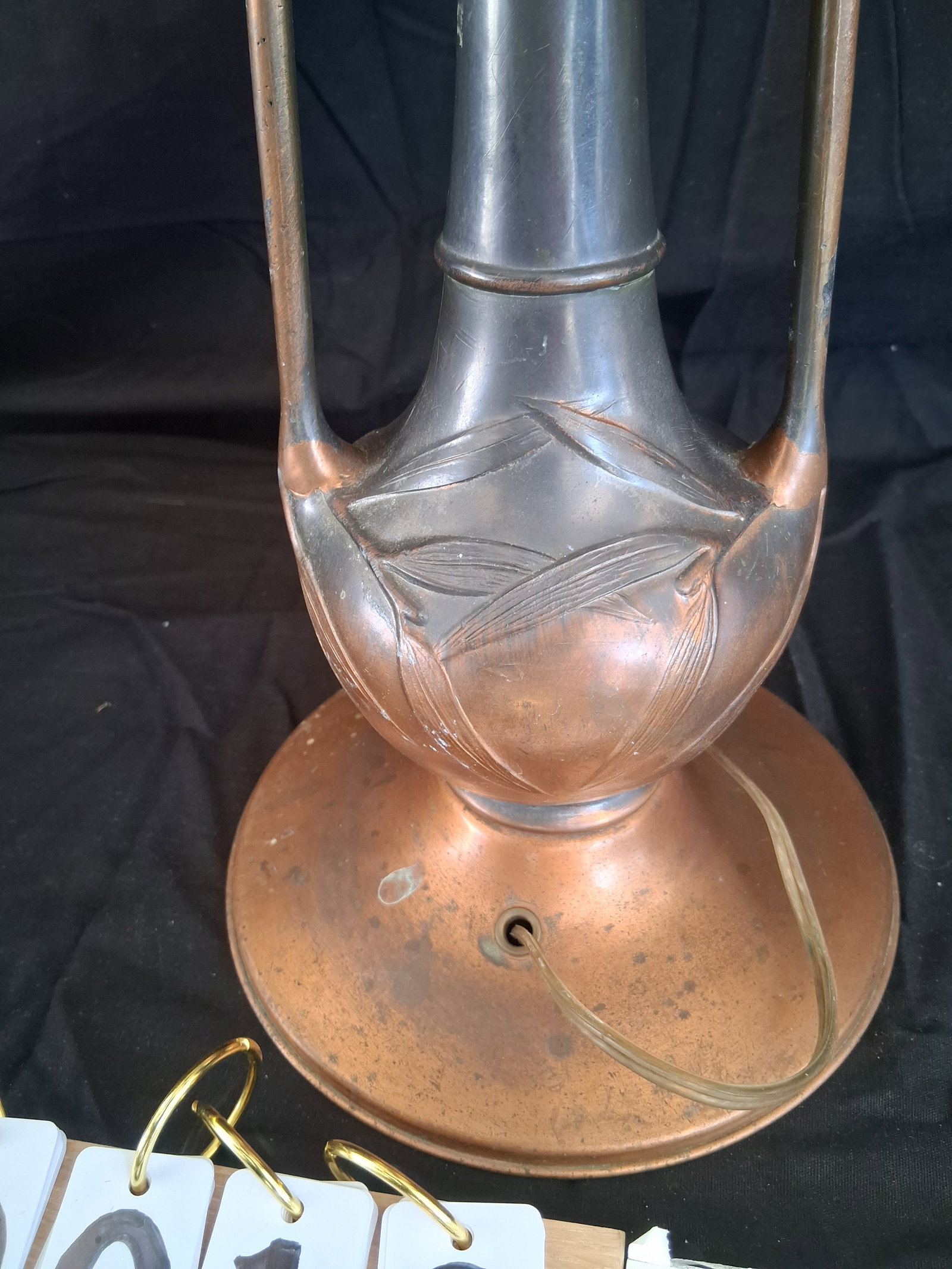 1900s Unsigned Pittsburgh Seven Glass Panel Lamp - 6