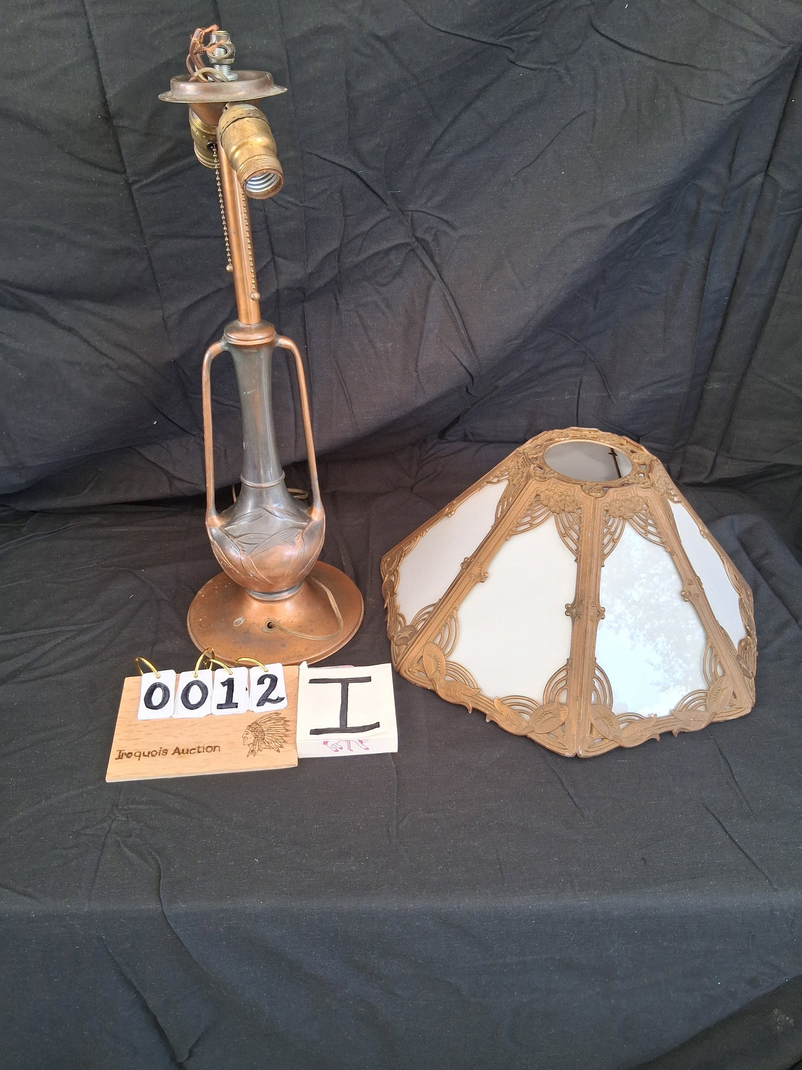 1900s Unsigned Pittsburgh Seven Glass Panel Lamp - 7