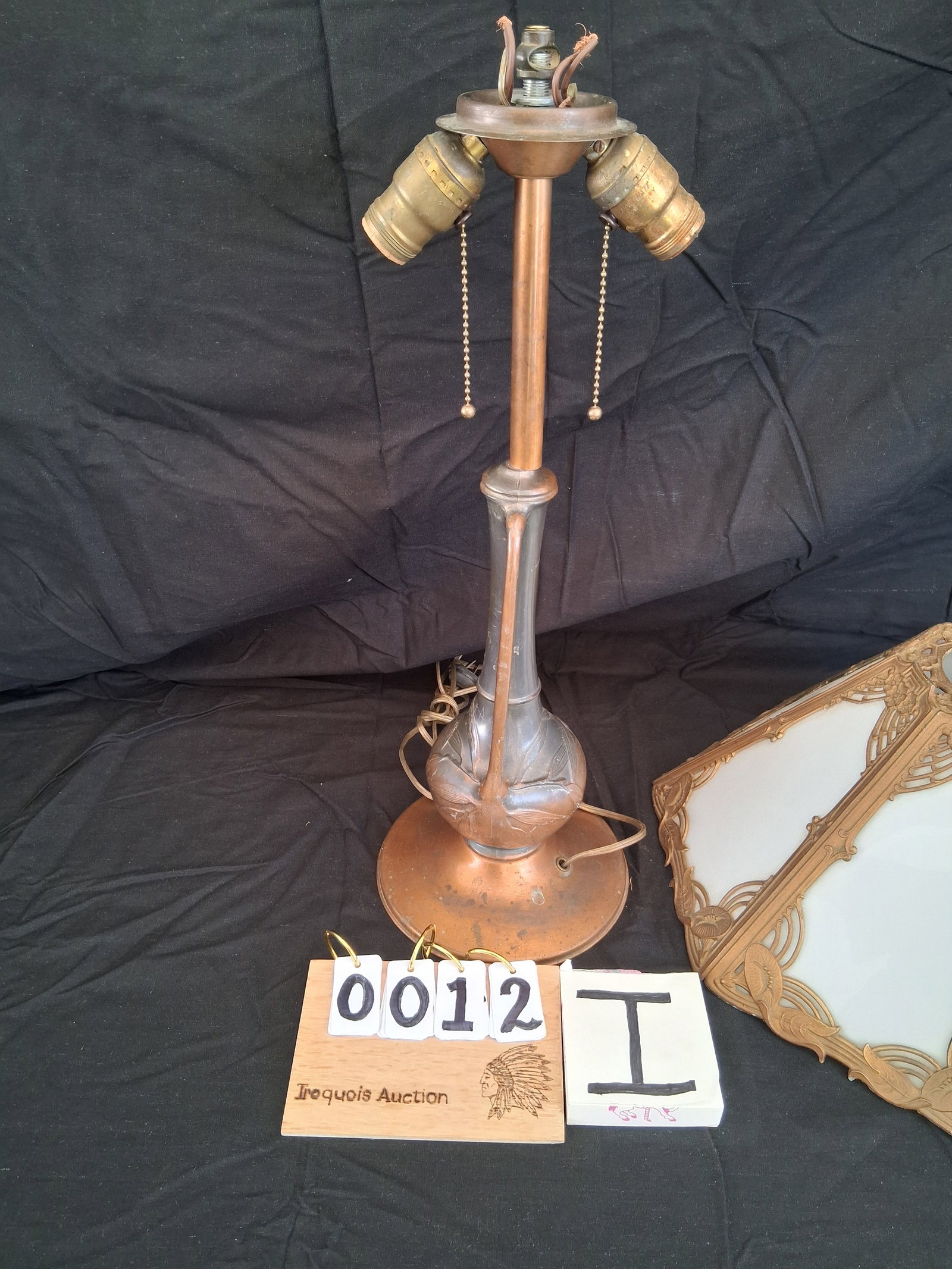 1900s Unsigned Pittsburgh Seven Glass Panel Lamp - 8