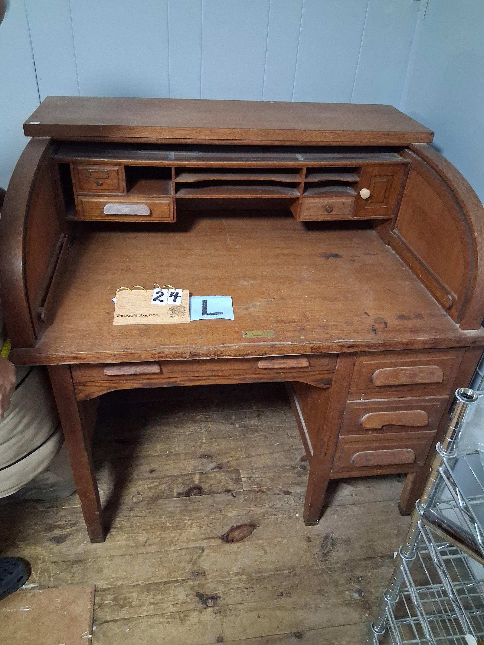 1900s Quartersawn Oak Rolltop Desk (1 of 3)