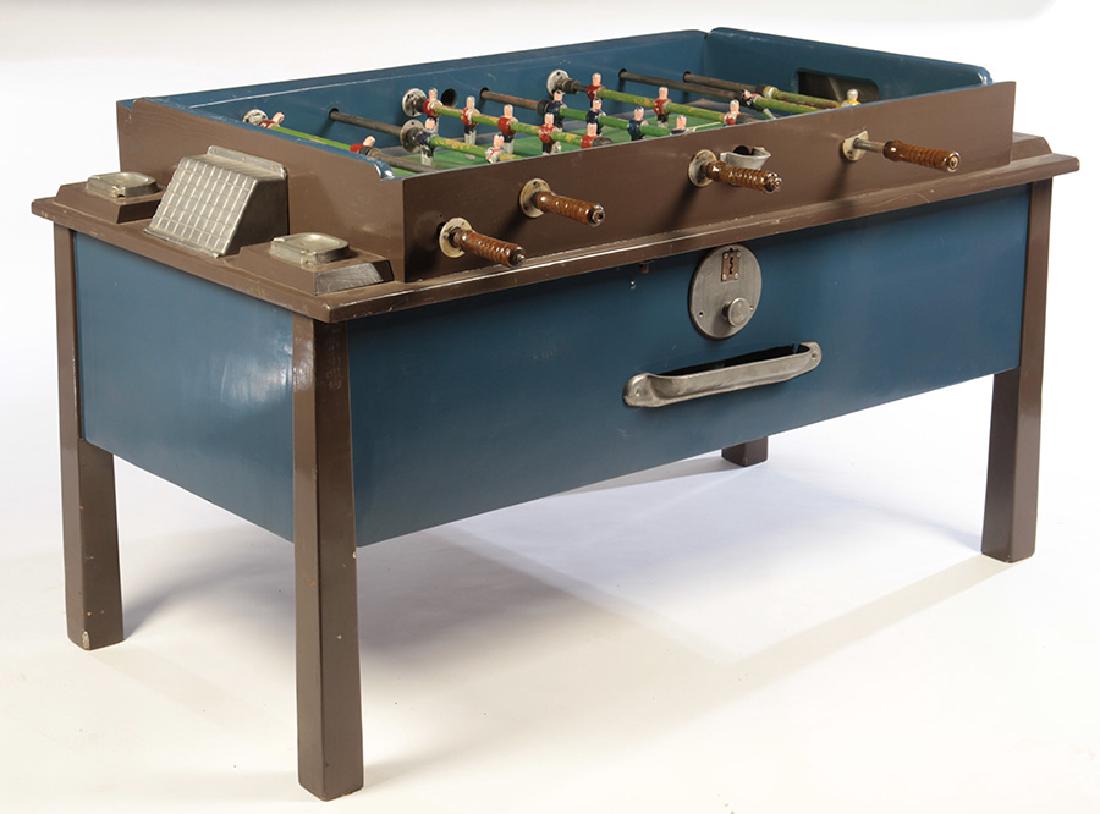 VINTAGE FOOSBALL TABLE CAST METAL PLAYERS 1940 (1 of 6)