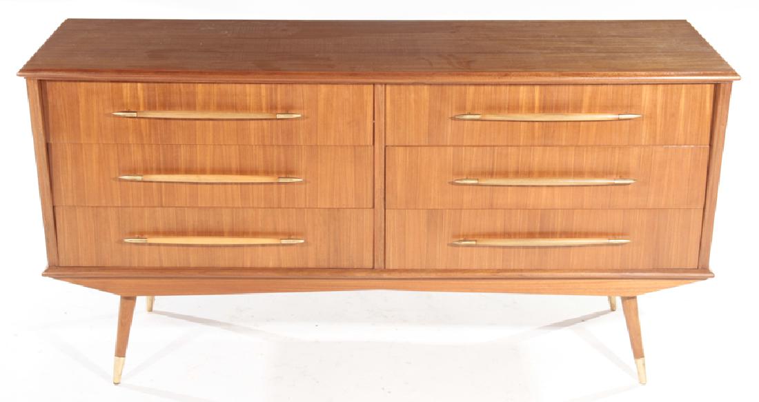 MID CENTURY MODERN WALNUT COMMODE CIRCA 1960 (1 of 5)