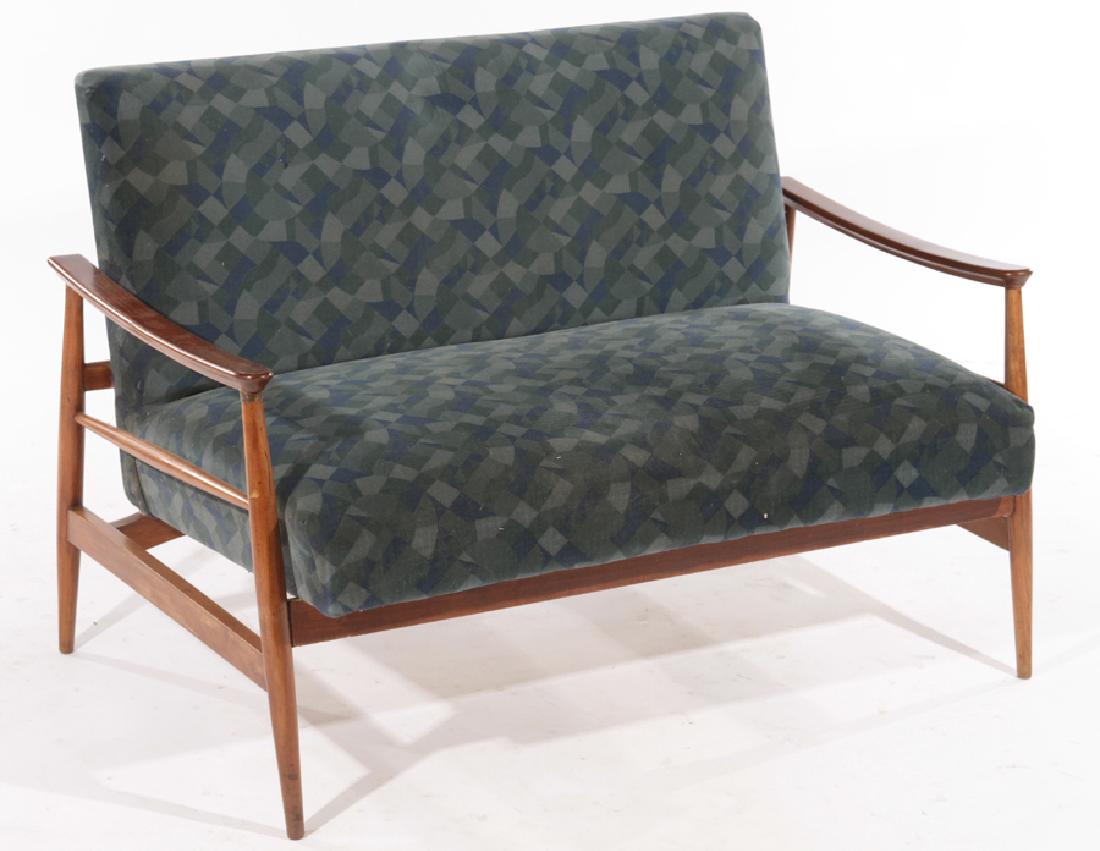 MID CENTURY MODERN SETTEE UPHOLSTERED 1960 (1 of 4)