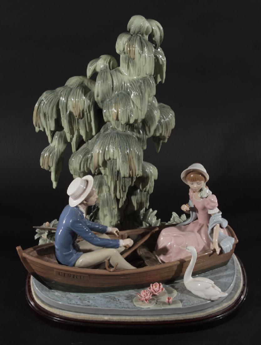 LARGE LLADRO PORCELAIN FIGURE MAN AND WOMAN (1 of 7)