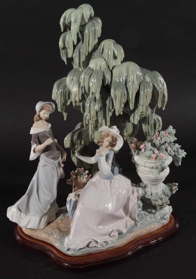 LARGE LLADRO PORCELAIN FIGURINE (1 of 7)
