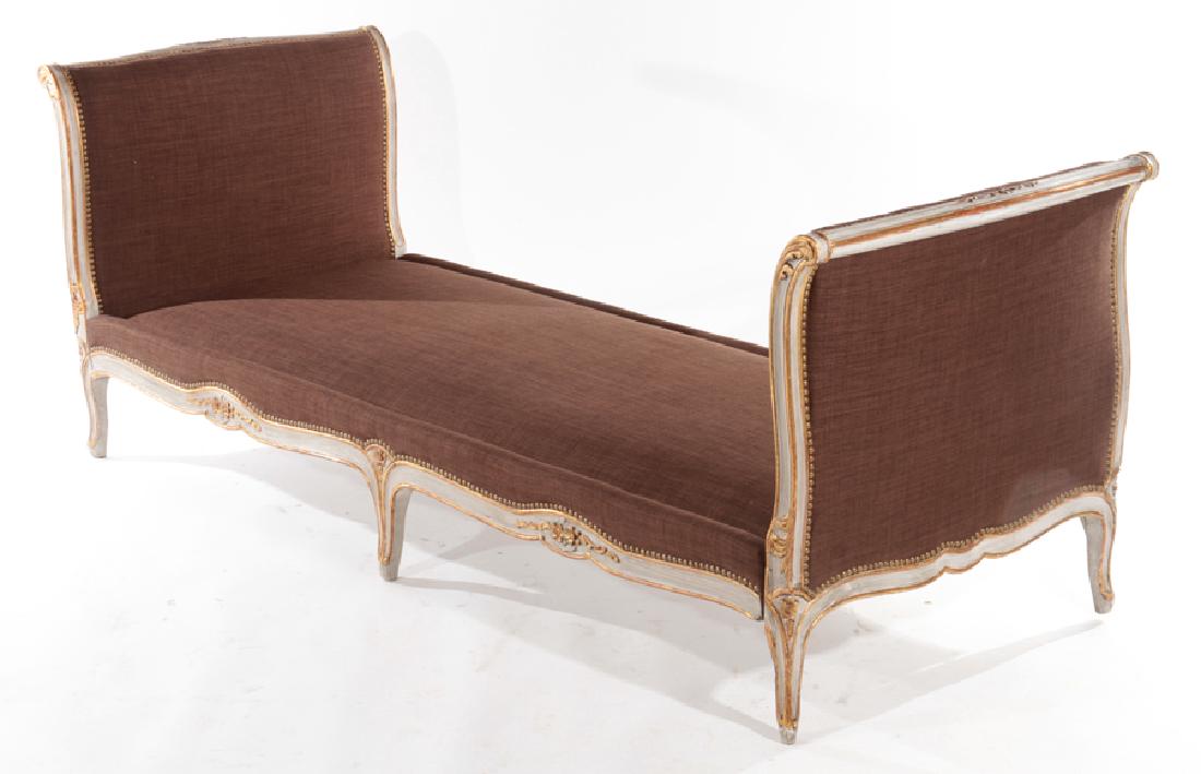 UPHOLSTERED GILT LOUIS XV STYLE DAY BED C.1940 (1 of 6)