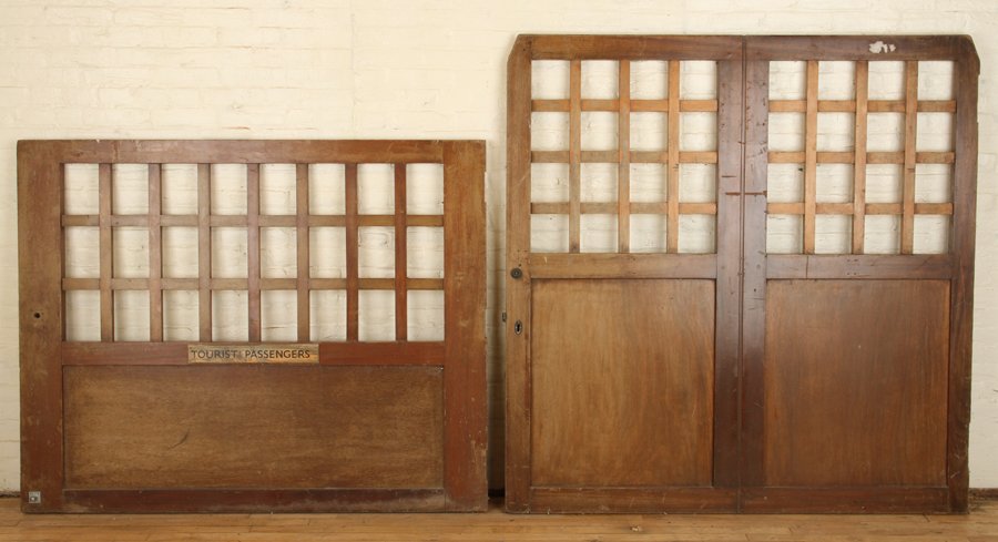 PAIR OF WOOD GATES CIRCA 1900 (1 of 5)