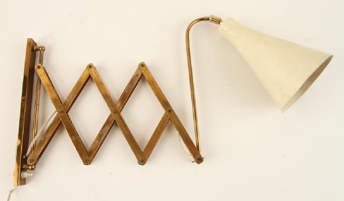 MID CENTURY MODERN BRASS ACCORDION LAMP C.1960 (1 of 4)