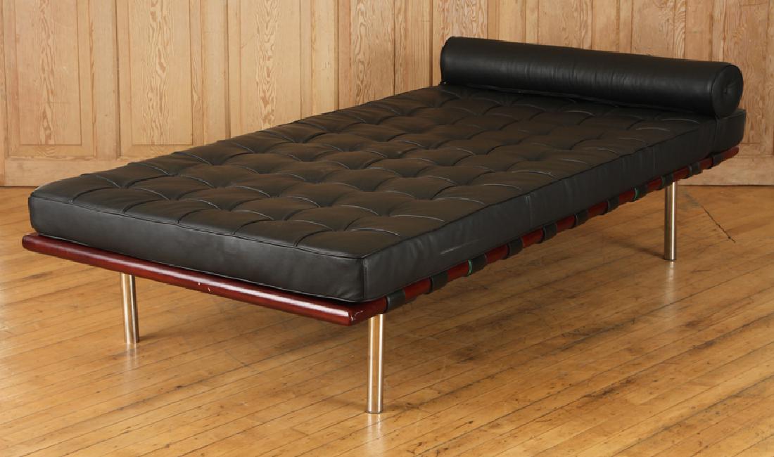 LEATHER CHAISE LOUNGE MANNER MIES VAN DER ROHE (1 of 4)
