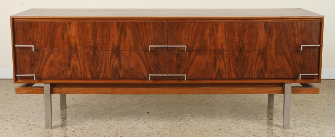 MID CENTURY MODERN 4 DRAWER DRESSER 1960 (1 of 5)