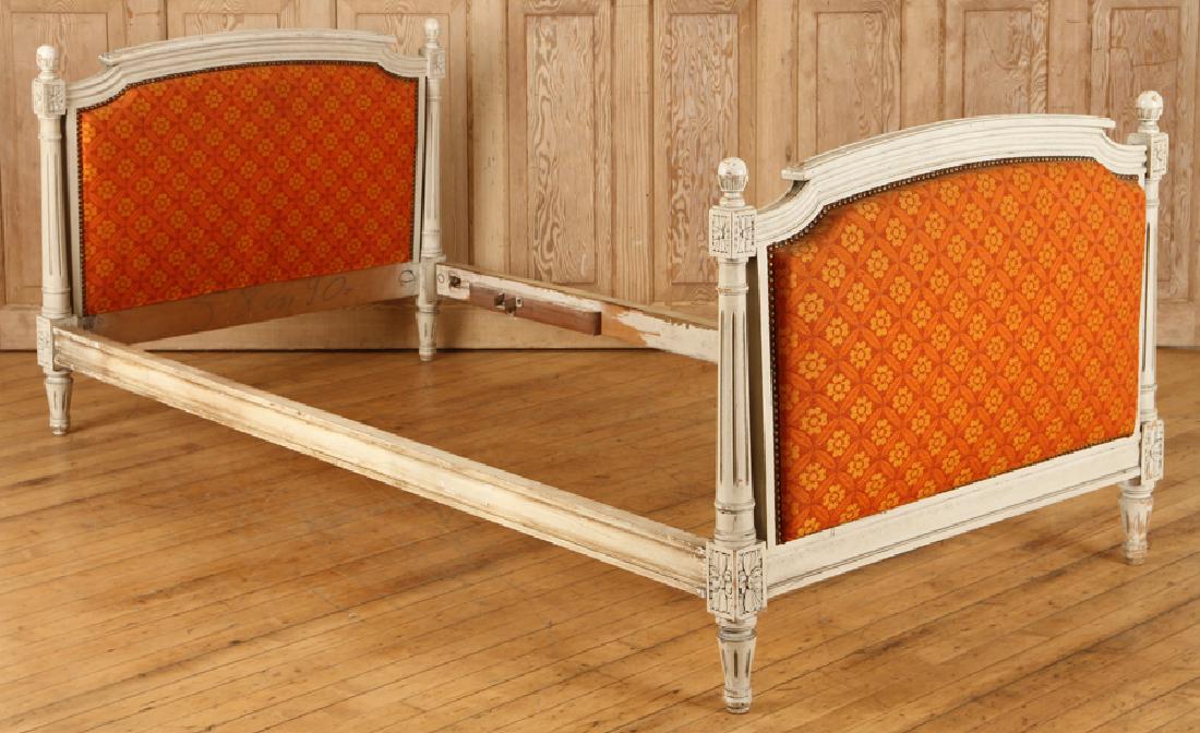 FRENCH LOUIS XVI STYLE PAINTED DAY BED CIRCA 1930: A French Louis XVI style painted day bed circa 1930. Ht: 31" Wd: 73.5" Dpth: 38.5"